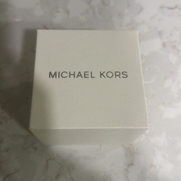 Michael Kors Silver and Gold Luxury Watch - Picture 4 of 4
